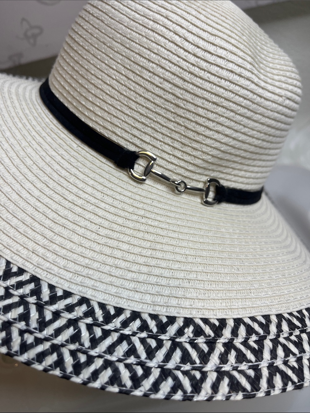 Women’s Wide Brim Straw Sun Hat in White and Black - Picture 2 of 9
